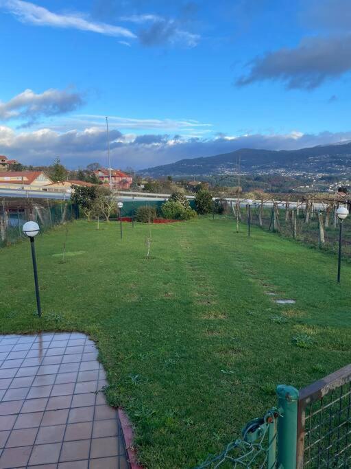 Chalet Casa Con Piscina En Arbo Vigo Esterno foto